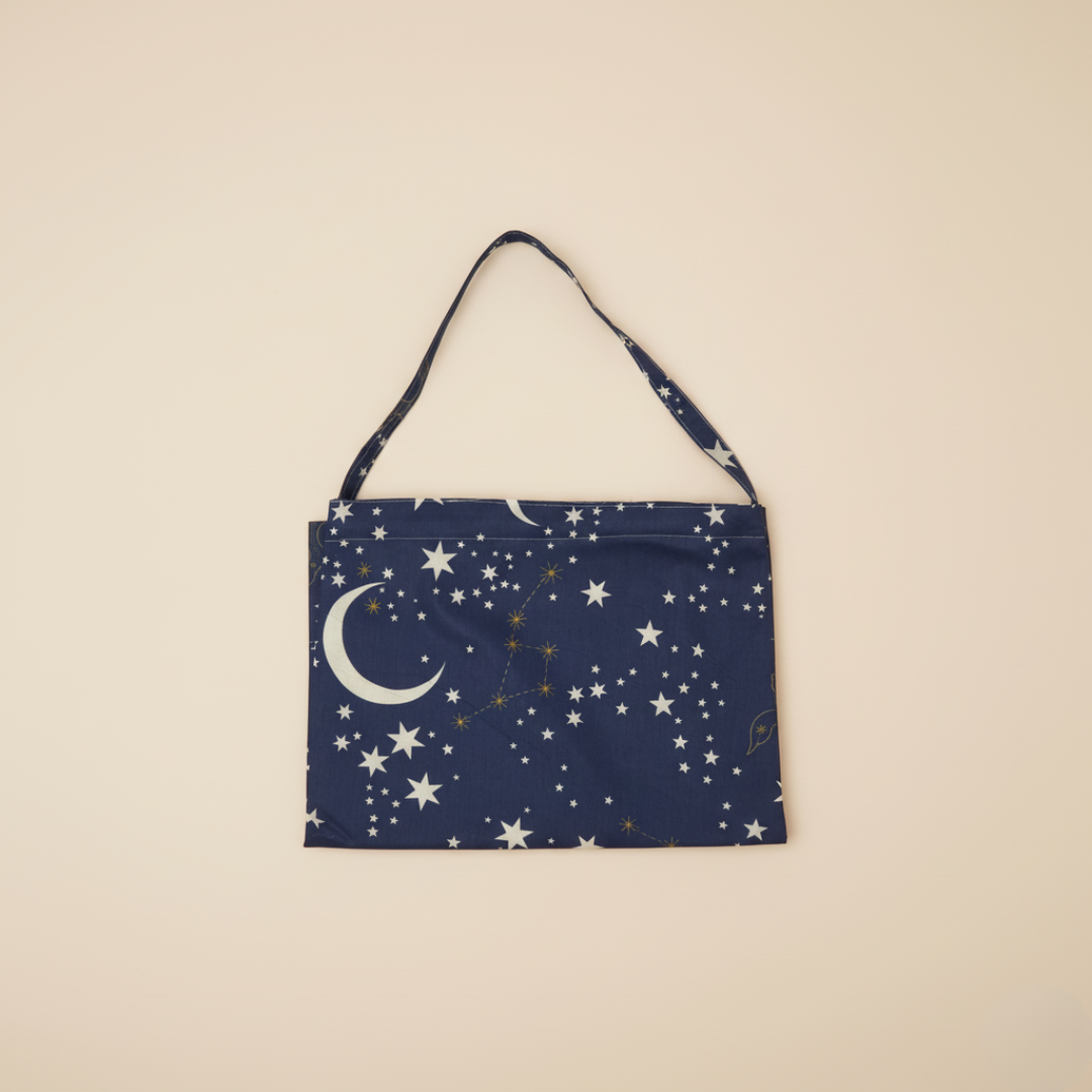 غطاء الرضاعة – نيفي - Nursing Cover – Navy | Luly Baby - غطاء رضاعة عملي يمنح الأم خصوصية وراحة أثناء الرضاعة الطبيعية