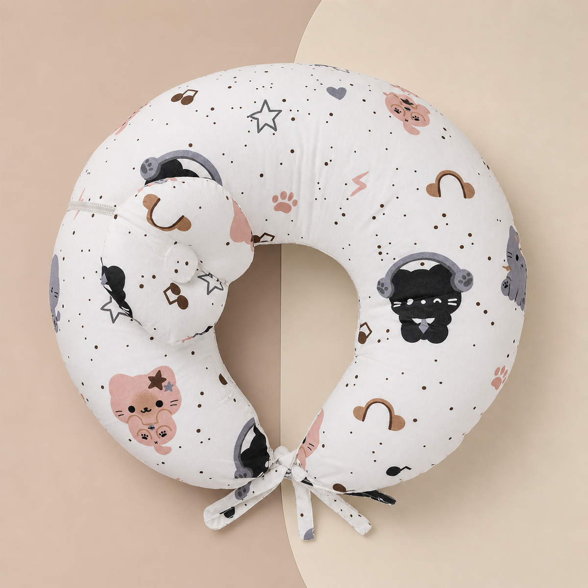 وسادة الرضاعة – كوزي كاتس - Nursing Pillow – Cozy Cats | Luly Baby - وسادة رضاعة مريحة تدعم وضعية صحية للأم والطفل أثناء الرضاعة