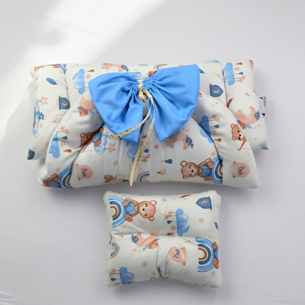 مفرش تغيير براون آند بلو هاجز - Changing Mat – Brown & Blue Hugs | Luly Baby - مفرش تغيير حفاضات عملي ومقاوم للماء لتغيير الحفاض بسهولة وأمان