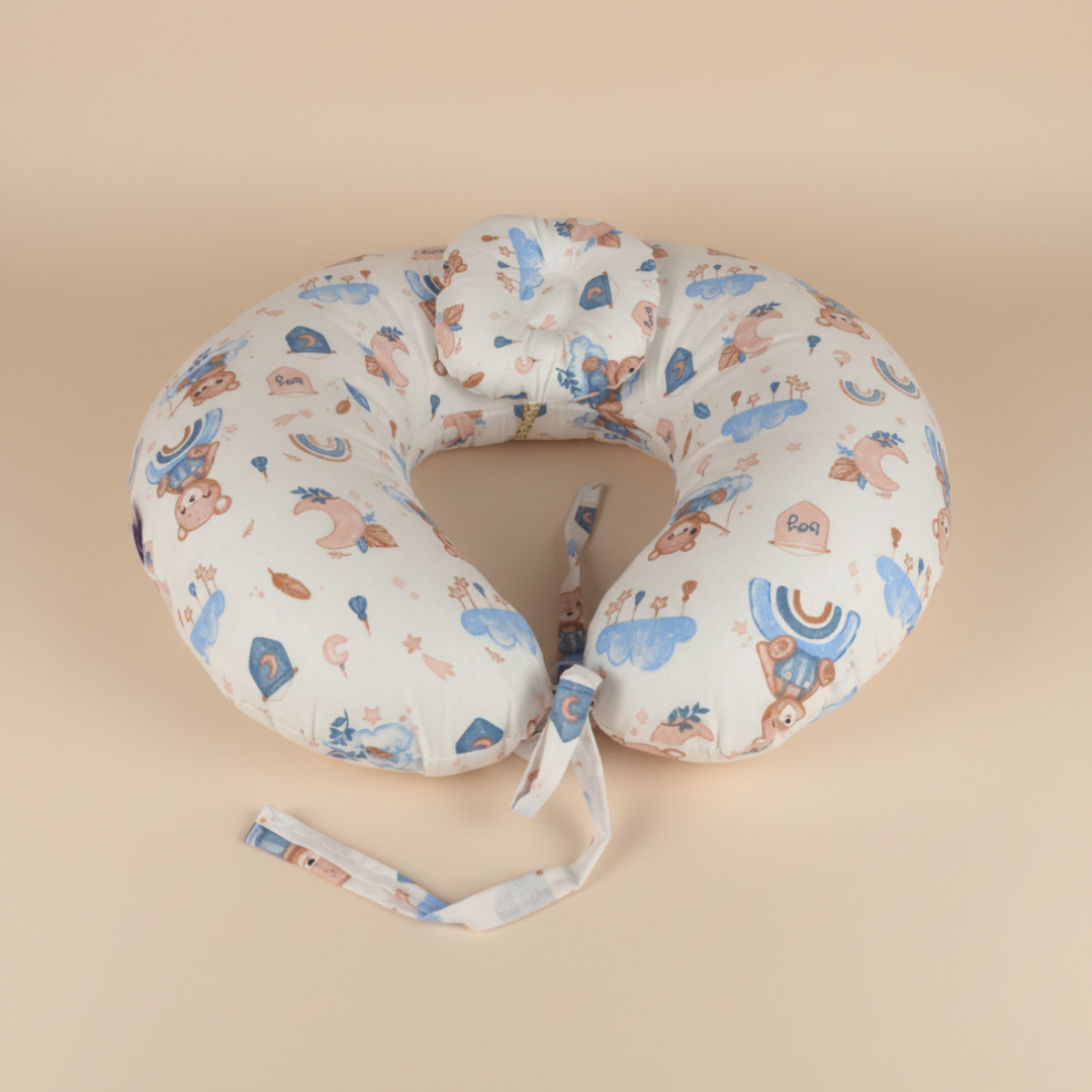 وسادة الرضاعة – براون آند بلو هاجز - Nursing Pillow – Brown & Blue Hugs | Luly Baby - وسادة رضاعة مريحة تدعم وضعية صحية للأم والطفل أثناء الرضاعة
