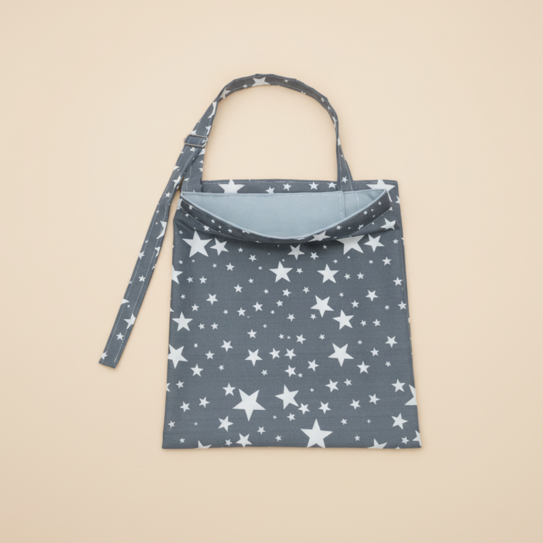 غطاء الرضاعة – نمط نجمة رمادية - Nursing Cover – Gray star | Luly Baby - غطاء رضاعة عملي يمنح الأم خصوصية وراحة أثناء الرضاعة الطبيعية