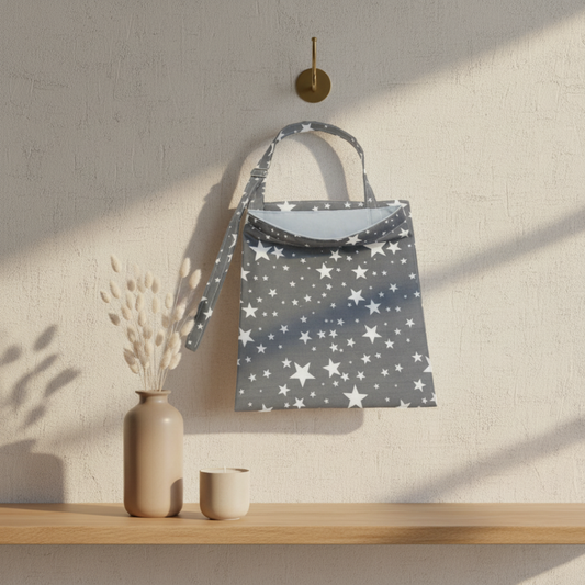 غطاء الرضاعة – نمط نجمة رمادية - Nursing Cover – Gray star | Luly Baby - غطاء رضاعة عملي يمنح الأم خصوصية وراحة أثناء الرضاعة الطبيعية