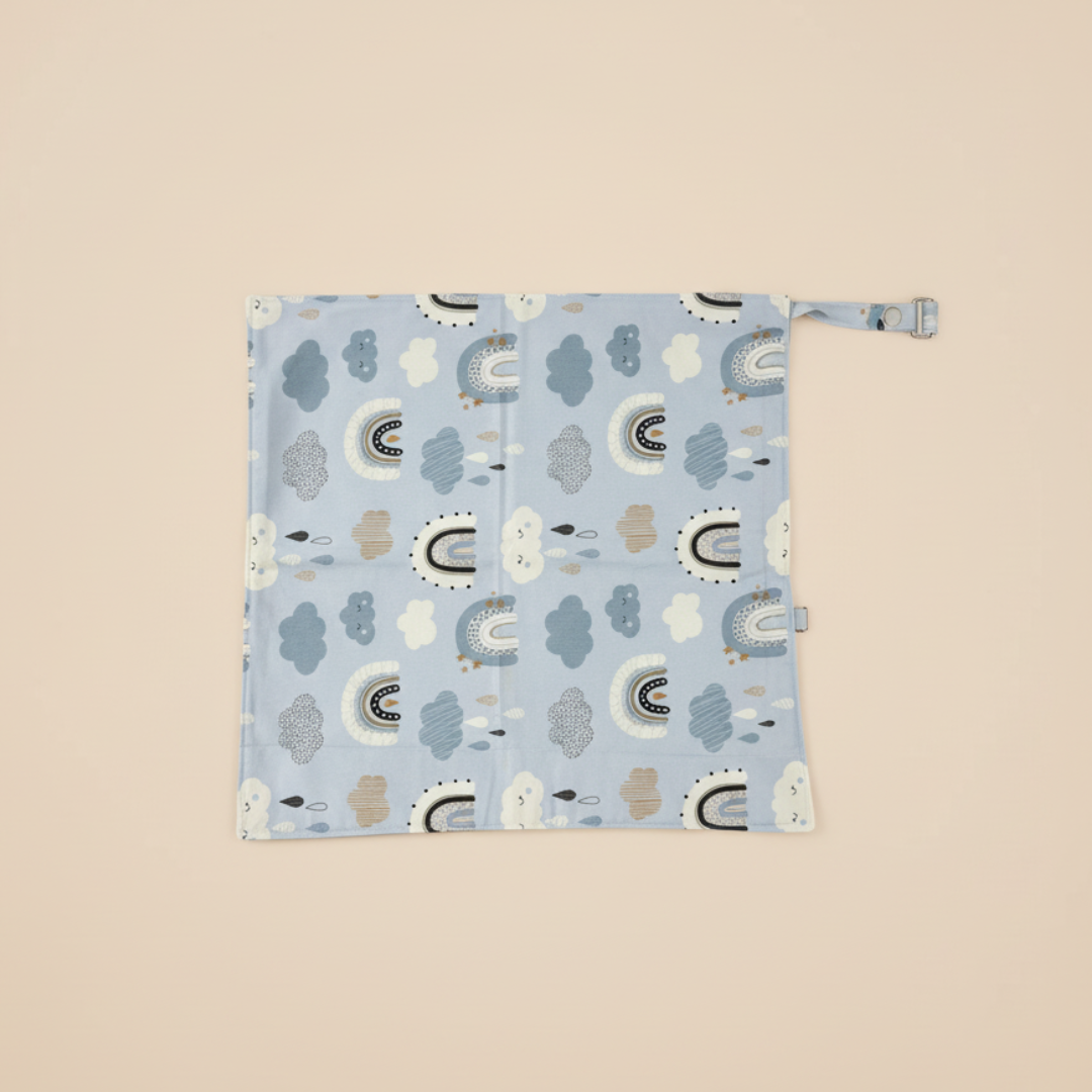 غطاء الرضاعة – قوس قزح أزرق فاتح - Nursing Cover – Light blue rainbow | Luly Baby - غطاء رضاعة عملي يمنح الأم خصوصية وراحة أثناء الرضاعة الطبيعية