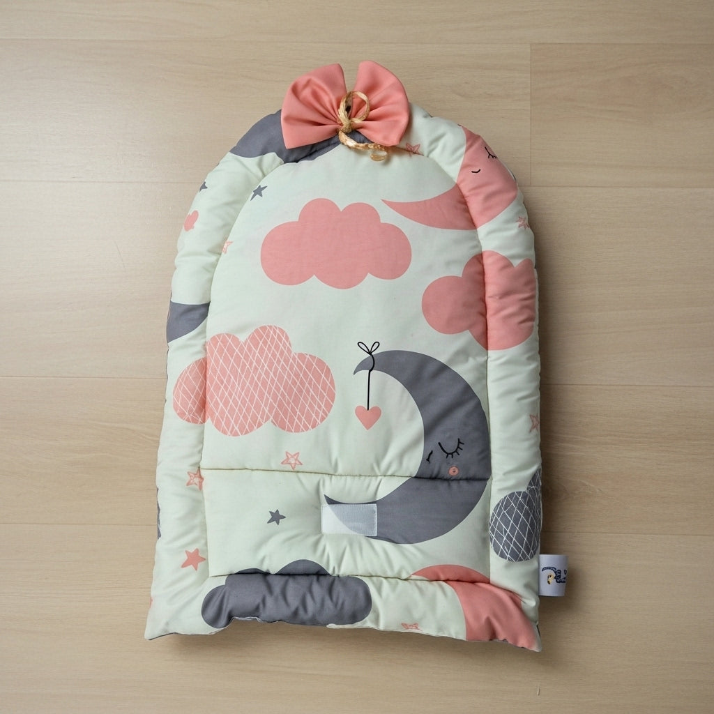 مفرش تغيير روز كلاود - Changing Mat – Rose Cloud | Luly Baby - مفرش تغيير حفاضات عملي ومقاوم للماء لتغيير الحفاض بسهولة وأمان